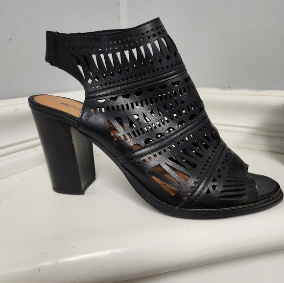 Women's Pumps - Picture 4 of 5